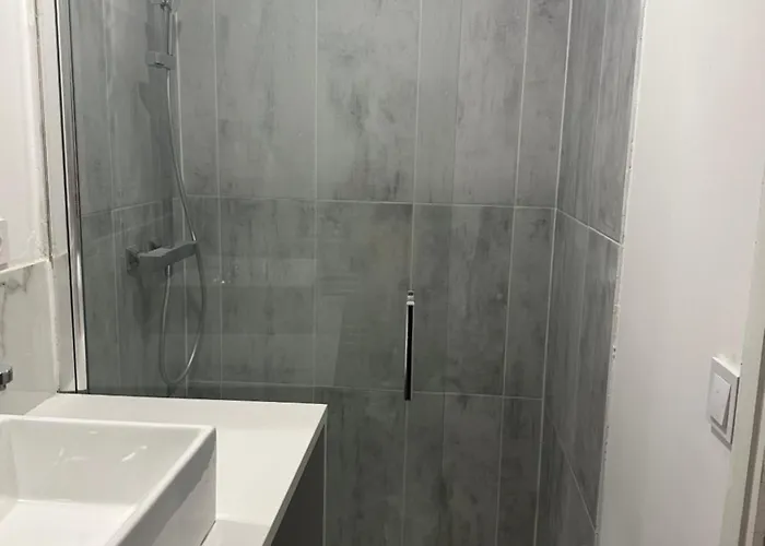 Renove Moderne - Centre Metro, Wifi Rapide Appartement
